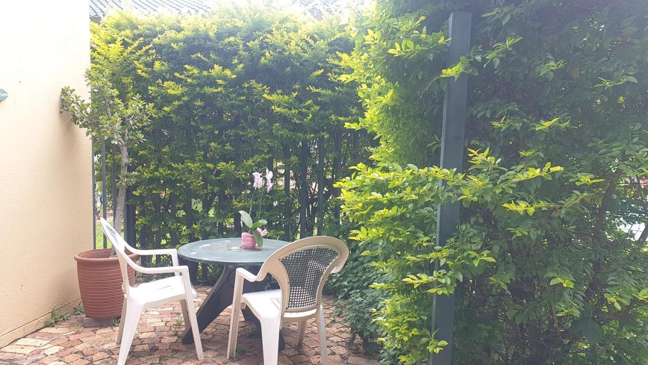 Matina Guest House ヨハネスブルグ エクステリア 写真