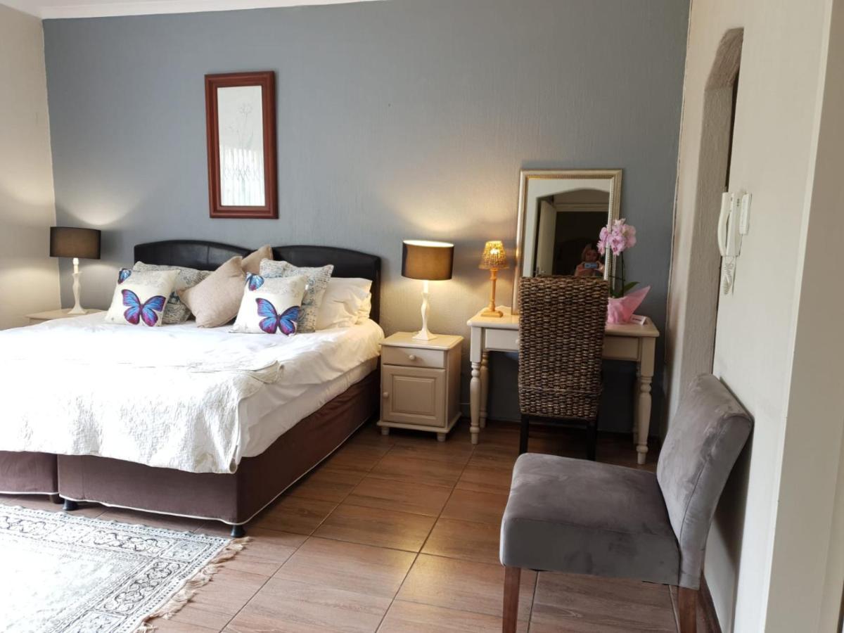 Matina Guest House ヨハネスブルグ エクステリア 写真