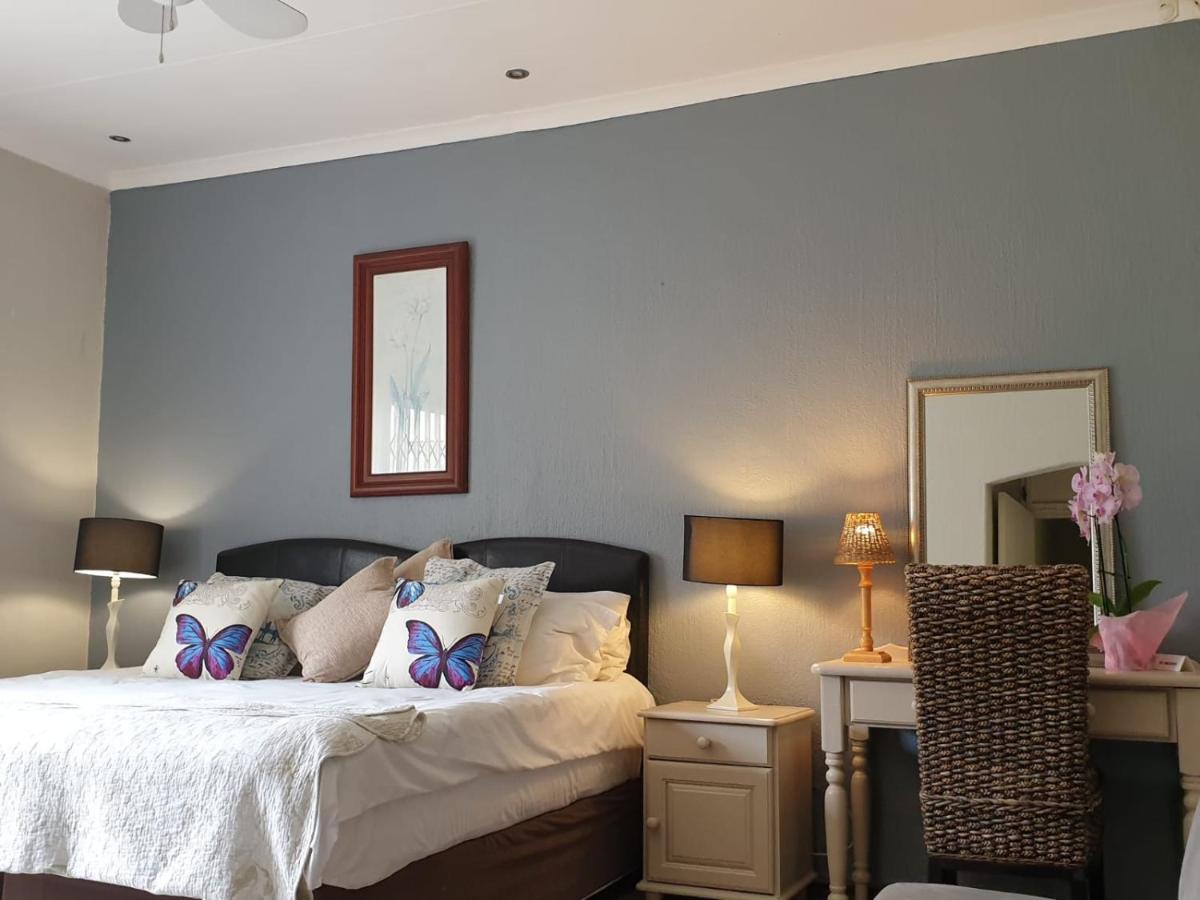 Matina Guest House ヨハネスブルグ エクステリア 写真