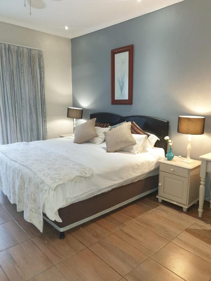 Matina Guest House ヨハネスブルグ エクステリア 写真