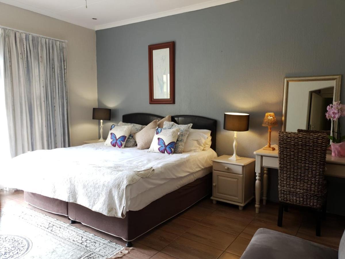 Matina Guest House ヨハネスブルグ エクステリア 写真