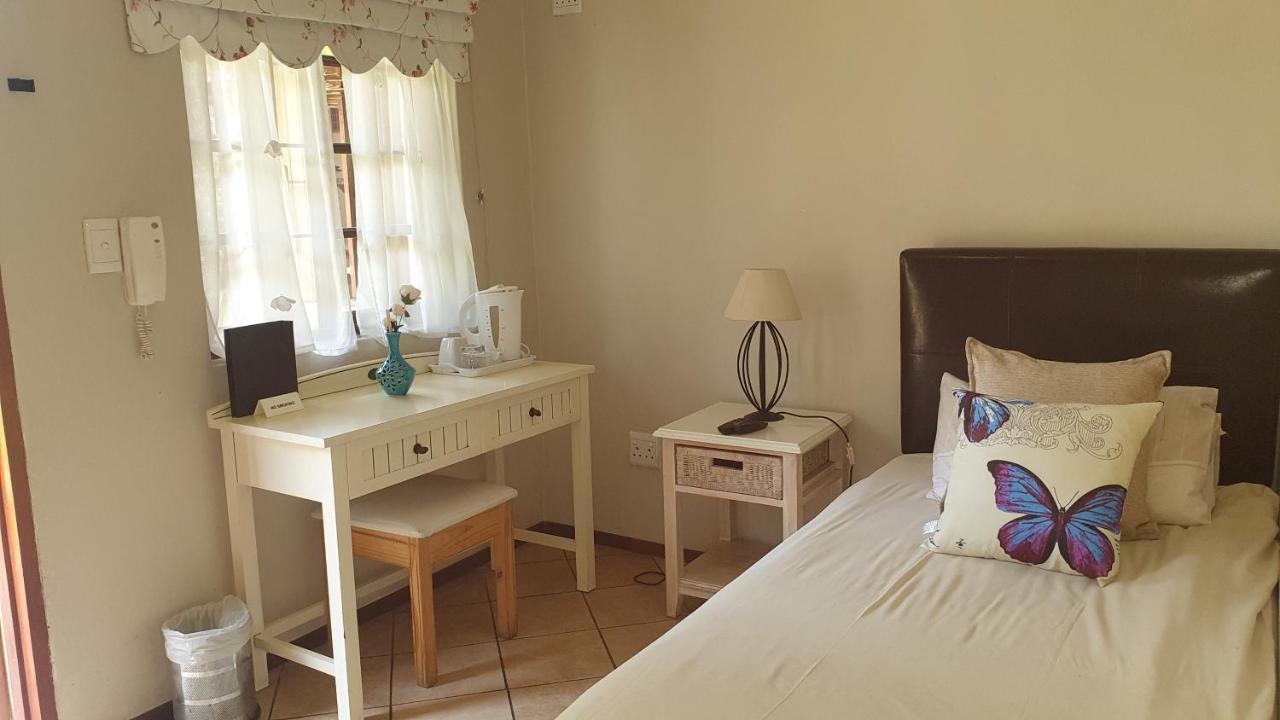 Matina Guest House ヨハネスブルグ エクステリア 写真