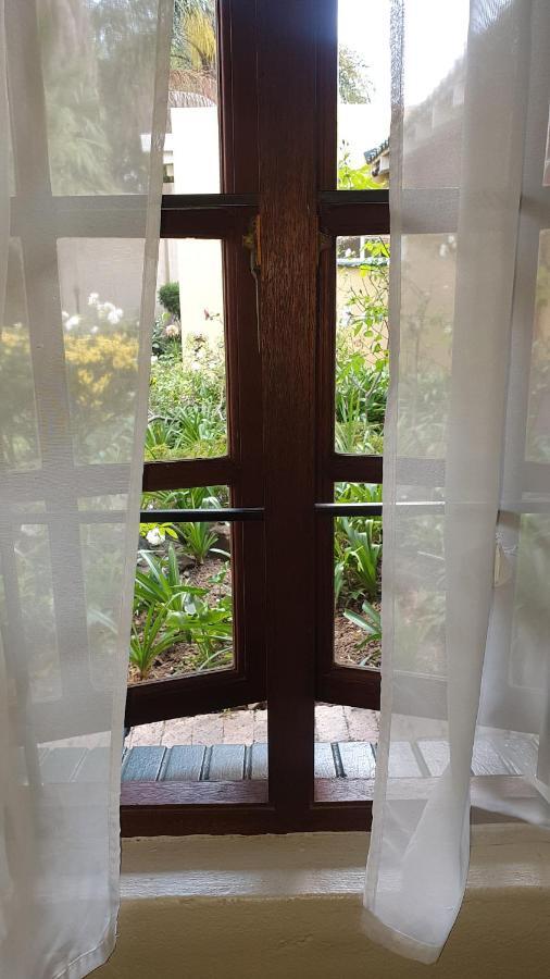 Matina Guest House ヨハネスブルグ エクステリア 写真